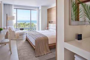 Oceanview King room in The Miami Beach EDITION