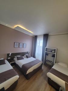 Hotels KYRIAD ORANGE Centre Ville - HOTEL & RESTAURANT & BAR - La Galerie d'Art des Princes - Provence Alpes Cote d'Azur - France - Proche A7-A9 - exit21- Chateauneuf-du-Pape Avignon Bollene Nimes - 24h-24h : photos des chambres
