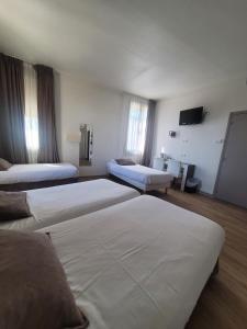 Hotels KYRIAD ORANGE Centre Ville - HOTEL & RESTAURANT & BAR - La Galerie d'Art des Princes - Provence Alpes Cote d'Azur - France - Proche A7-A9 - exit21- Chateauneuf-du-Pape Avignon Bollene Nimes - 24h-24h : photos des chambres