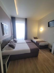 Hotels KYRIAD ORANGE Centre Ville - HOTEL & RESTAURANT & BAR - La Galerie d'Art des Princes - Provence Alpes Cote d'Azur - France - Proche A7-A9 - exit21- Chateauneuf-du-Pape Avignon Bollene Nimes - 24h-24h : photos des chambres
