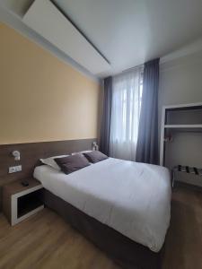 Hotels KYRIAD ORANGE Centre Ville - HOTEL & RESTAURANT & BAR - La Galerie d'Art des Princes - Provence Alpes Cote d'Azur - France - Proche A7-A9 - exit21- Chateauneuf-du-Pape Avignon Bollene Nimes - 24h-24h : photos des chambres