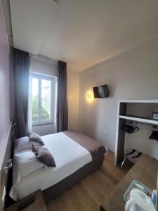 Hotels KYRIAD ORANGE Centre Ville - HOTEL & RESTAURANT & BAR - La Galerie d'Art des Princes - Provence Alpes Cote d'Azur - France - Proche A7-A9 - exit21- Chateauneuf-du-Pape Avignon Bollene Nimes - 24h-24h : photos des chambres