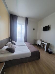 Hotels KYRIAD ORANGE Centre Ville - HOTEL & RESTAURANT & BAR - La Galerie d'Art des Princes - Provence Alpes Cote d'Azur - France - Proche A7-A9 - exit21- Chateauneuf-du-Pape Avignon Bollene Nimes - 24h-24h : photos des chambres
