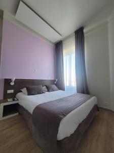 Hotels KYRIAD ORANGE Centre Ville - HOTEL & RESTAURANT & BAR - La Galerie d'Art des Princes - Provence Alpes Cote d'Azur - France - Proche A7-A9 - exit21- Chateauneuf-du-Pape Avignon Bollene Nimes - 24h-24h : photos des chambres