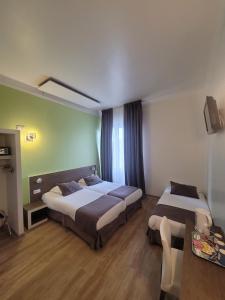 Hotels KYRIAD ORANGE Centre Ville - HOTEL & RESTAURANT & BAR - La Galerie d'Art des Princes - Provence Alpes Cote d'Azur - France - Proche A7-A9 - exit21- Chateauneuf-du-Pape Avignon Bollene Nimes - 24h-24h : photos des chambres