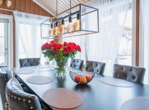 A wonderful estate of two houses forseasons!