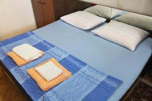Apartments with a parking space Novi Vinodolski - 22393