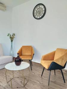 Family-friendly apartments with swimming pool Selca, Brac - 22810