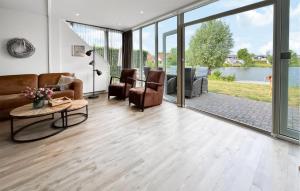 3 Bedroom Cozy Home In Vlagtwedde