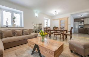 Cozy Home In Dobrince