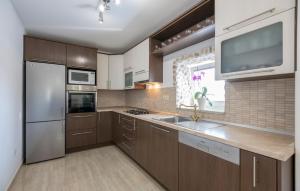 Cozy Home In Dobrince