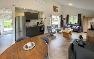 2 Bedroom Lovely Home In Spier