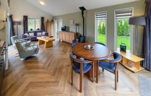 2 Bedroom Lovely Home In Spier