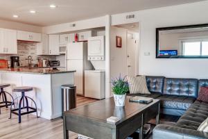 Bethany Ocean View Condo by the sea 1st of 2