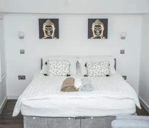 Aylesbury Studio Apartment 6 with parking - 特灵