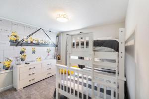 2957 FS - Luxury Oasis: 6BR Villa Pool Game