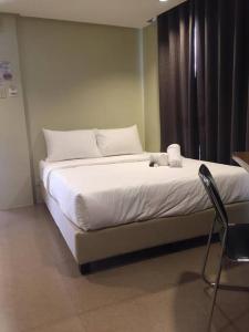 Spacious Studio Apartment B203