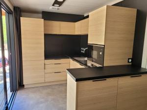 Chalet 2 chambres sur domaine sécurisé avec piscine couverte. - FR-1-783-16