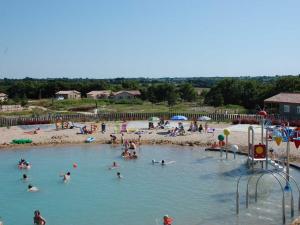 Chalet 2 chambres calme, piscine, proche lac Jaunay - FR-1-783-10