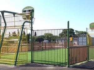 Chalet en bois 3 chambres dans domaine sécurisé avec piscine chauffée - FR-1-783-13