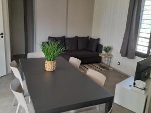 Chalets Charmant Chalet 3 Chambres avec Piscine Couverte a 10 min de la Plage de La Baule - FR-1-783-18 : photos des chambres