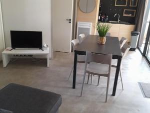 Chalets Charmant Chalet 3 Chambres avec Piscine Couverte a 10 min de la Plage de La Baule - FR-1-783-18 : photos des chambres