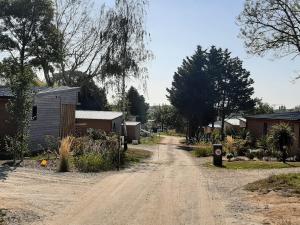 Chalets Charmant Chalet 3 Chambres avec Piscine Couverte a 10 min de la Plage de La Baule - FR-1-783-18 : photos des chambres