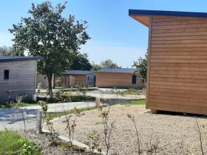 Chalets Charmant Chalet 3 Chambres avec Piscine Couverte a 10 min de la Plage de La Baule - FR-1-783-18 : photos des chambres