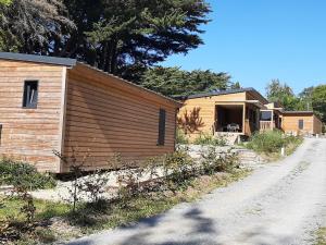 Chalets Charmant Chalet 3 Chambres avec Piscine Couverte a 10 min de la Plage de La Baule - FR-1-783-18 : photos des chambres