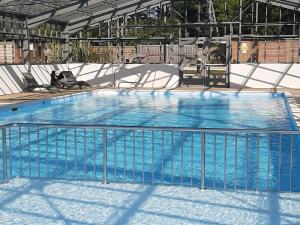 Chalets Charmant Chalet 3 Chambres avec Piscine Couverte a 10 min de la Plage de La Baule - FR-1-783-18 : photos des chambres