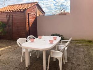 Maison avec piscine, proche forêt et plage à Saint Jean de Monts - FR-1-323-527