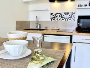 Appartement moderne 2 Pièces RDC, climatisé avec terrasse, proche commerces, 4 couchages - FR-1-252A-118