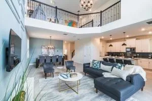 Beautiful and Spacious 5 Bed Pool Home home - Holopaw