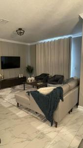 Relaxing 4 Bed Town Home with Splash Pool townhouse