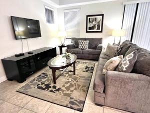 Cozy Family Town Home Close to Disney townhouse