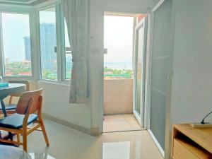 Thiantong seaview beachfront seaside condo 30m to Jomtien beach