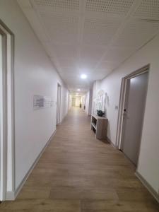 Hotels KYRIAD ORANGE Centre Ville - HOTEL & RESTAURANT & BAR - La Galerie d'Art des Princes - Provence Alpes Cote d'Azur - France - Proche A7-A9 - exit21- Chateauneuf-du-Pape Avignon Bollene Nimes - 24h-24h : photos des chambres