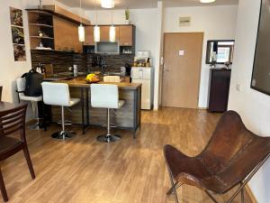 Edmond Apartment-Highspeed-Internet-Free!