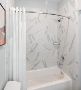 King Room - Hearing Access room in Holiday Inn Hotel Houston Westchase an IHG Hotel