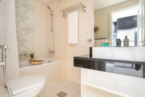 Frank Porter - Capital Bay Tower B