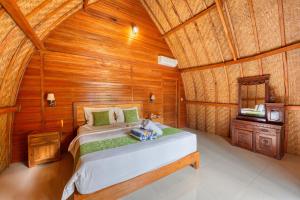 Phòng Giường Đôi Nhìn Ra Hồ Bơi (Double Room with Pool View)