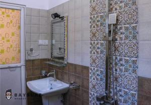 Bay Surf Monkey Villa 05 Double Rooms with 05 Pvt Bathrooms With AC & 2 kitchens