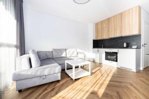 Studio WBalcony and Prkg, By Cohost