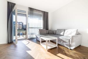 Studio WBalcony and Prkg, By Cohost