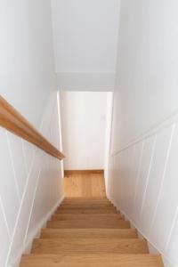 Stag Cottage, Sea wall