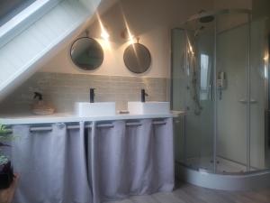 B&B / Chambres d'hotes Chambres d'hotes et gite d'etape Avel Glaz : photos des chambres
