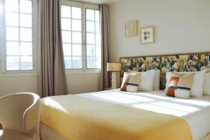 King Room with Sea View room in Hôtel La Tour de Nesle La Rochelle Vieux Port