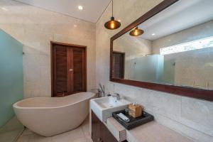 Authentic Temple & Garden: 5BR Villa
