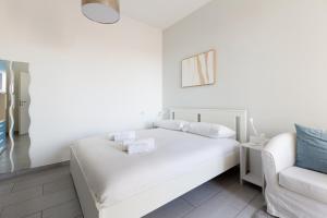 GuestHost - Bande Nere MM1 Studio with balcony