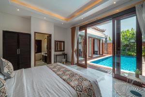 Authentic Temple & Garden: 5BR Villa